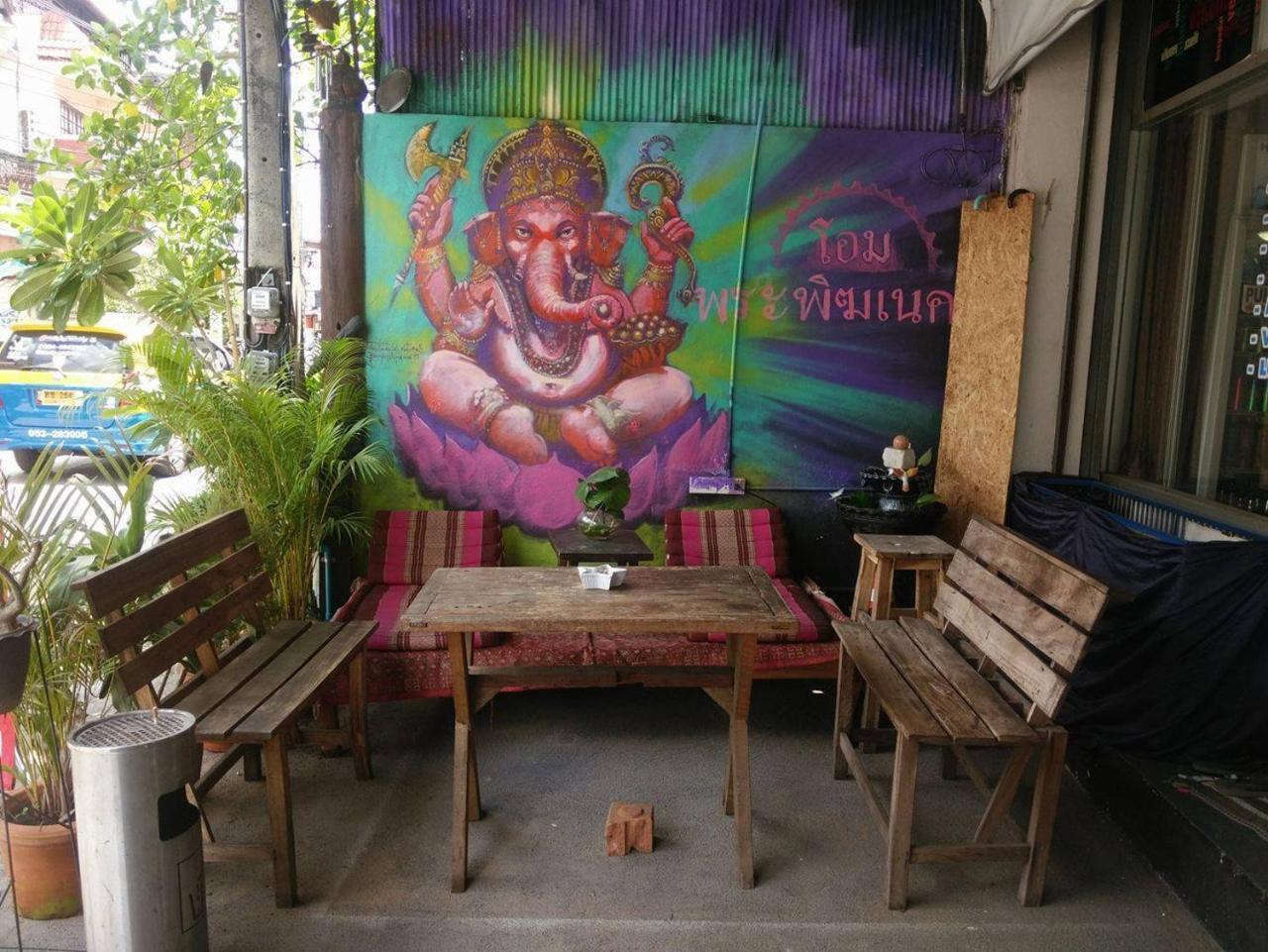 J Giant Hostel Chiang Mai Exteriör bild