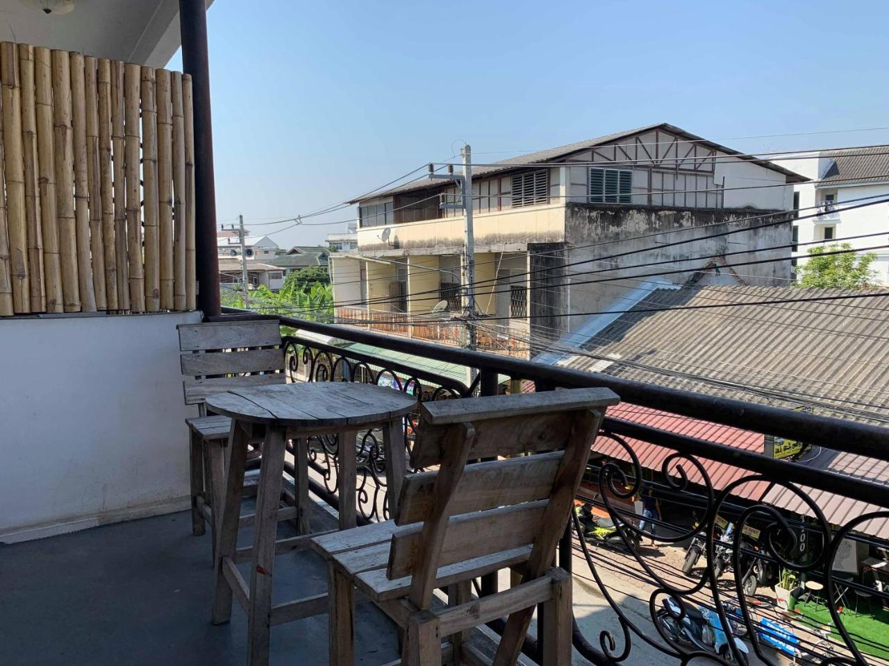 J Giant Hostel Chiang Mai Exteriör bild