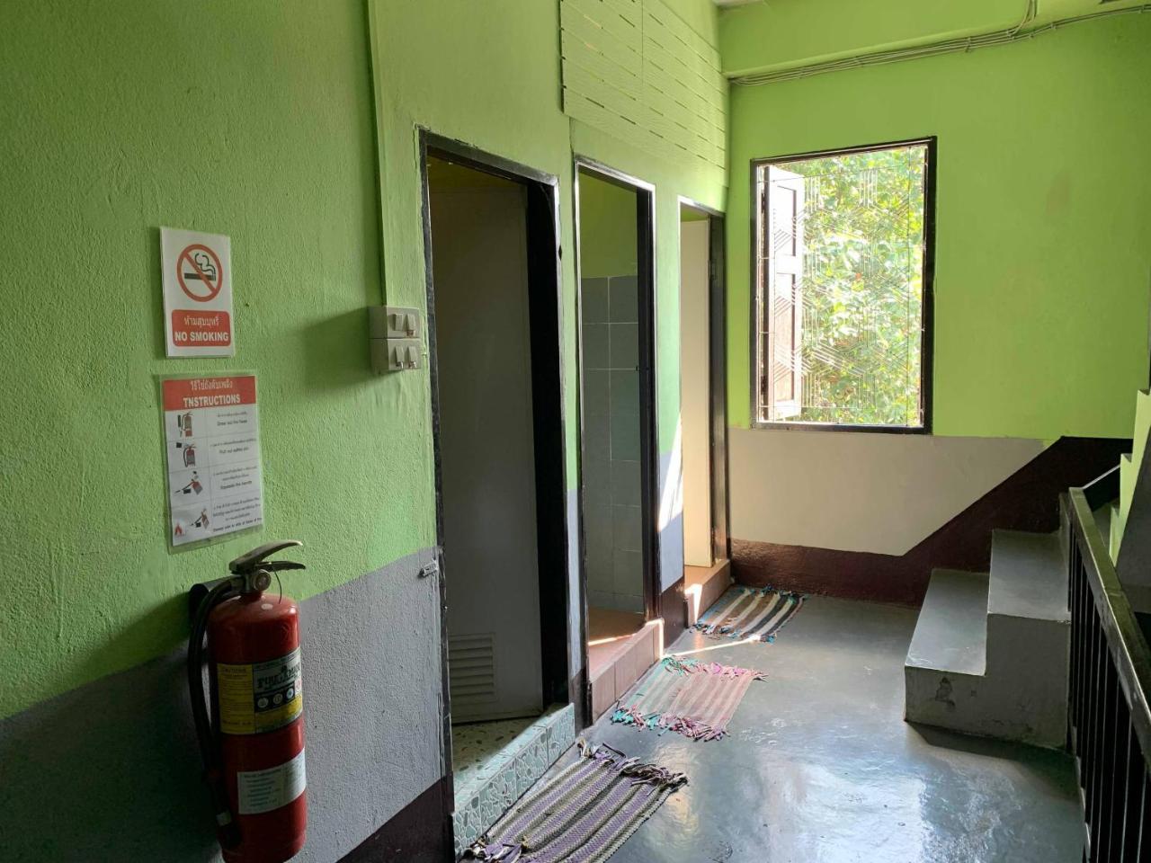 J Giant Hostel Chiang Mai Exteriör bild