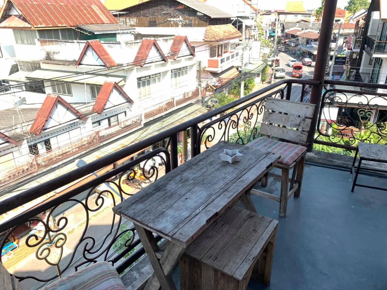 J Giant Hostel Chiang Mai Exteriör bild