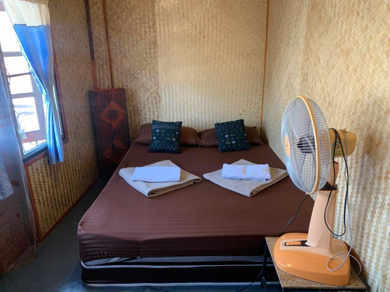 J Giant Hostel Chiang Mai Exteriör bild