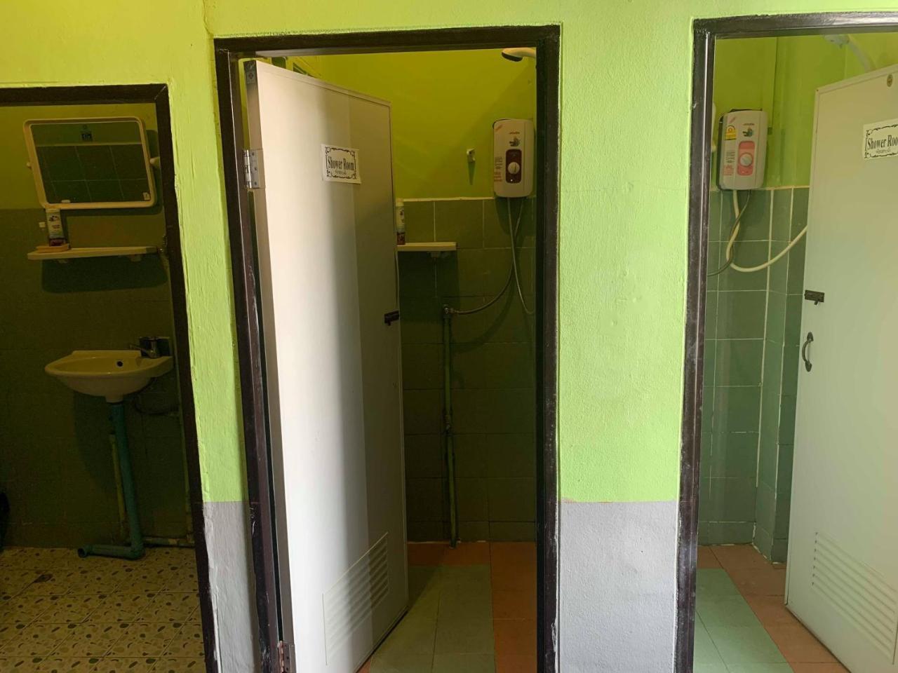 J Giant Hostel Chiang Mai Exteriör bild